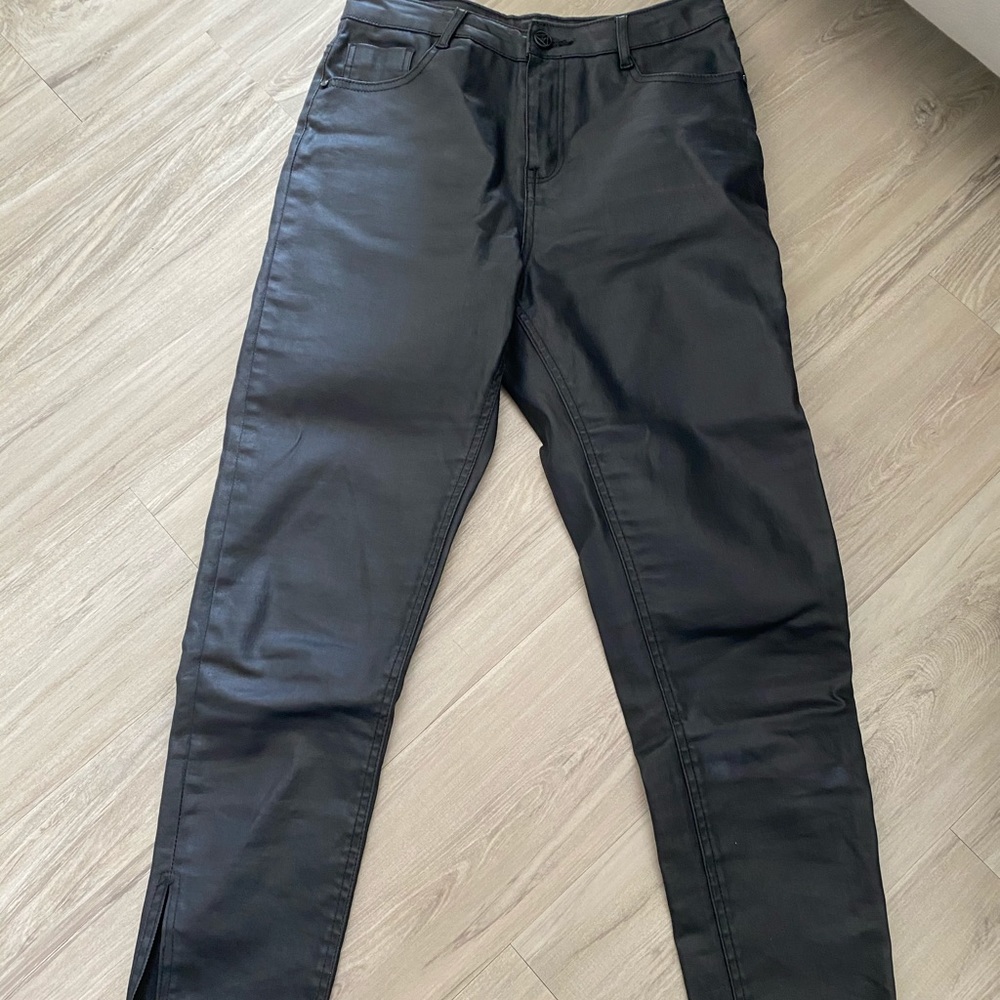 Coated skinny jeans with ankle slit